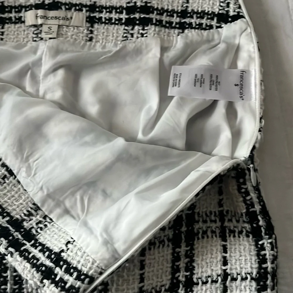 Francesca’s plaid skirt - Picture 4 of 4